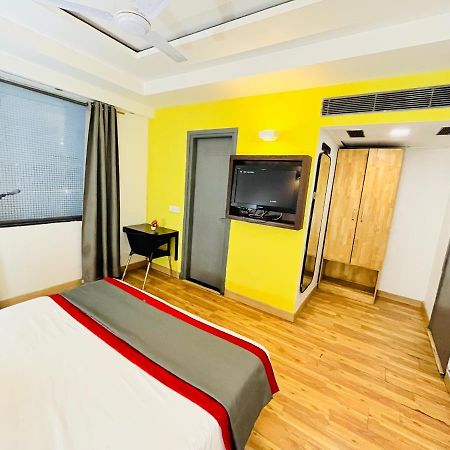Hotel At Residency Kaushambi Couple Friendly Ghaziabad Exterior photo